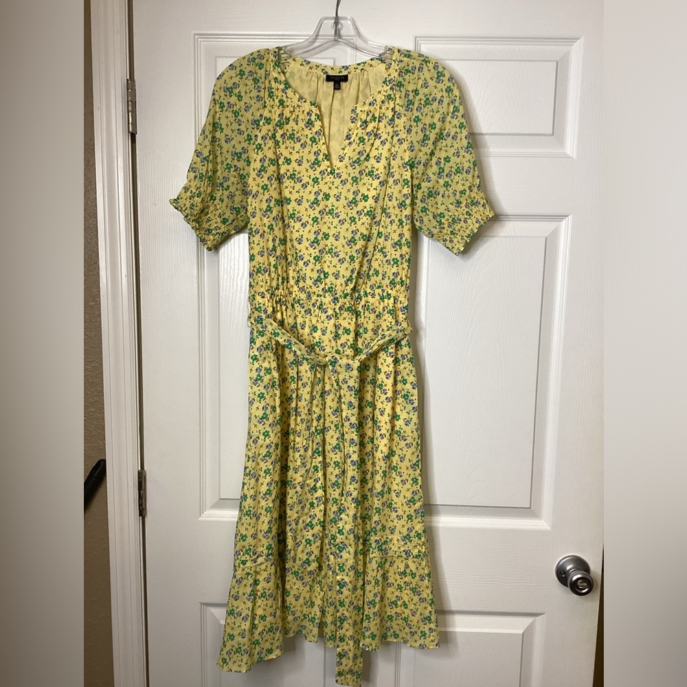 Talbots size Mp delicate flowered dress with side pockets.